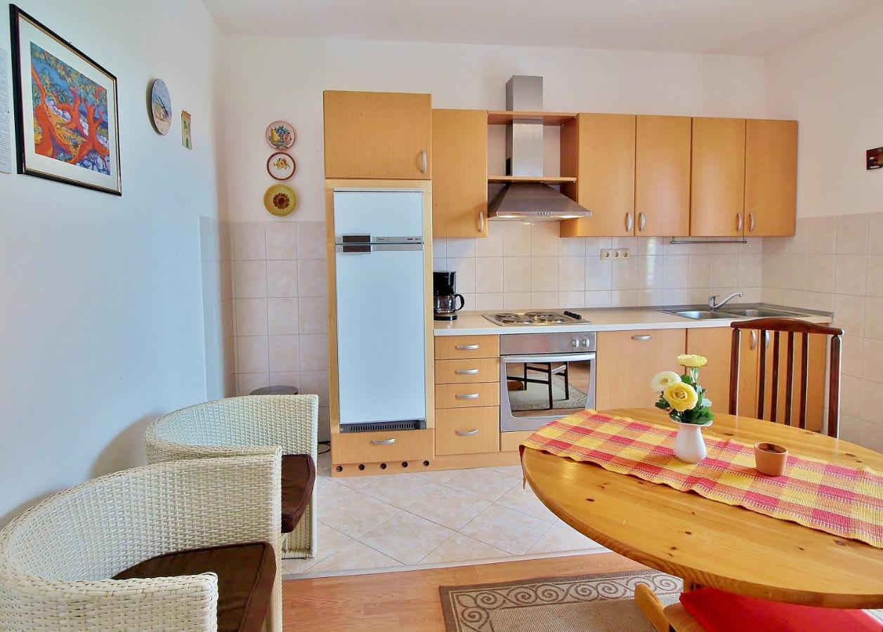 Apartments Biserka ラブ エクステリア 写真