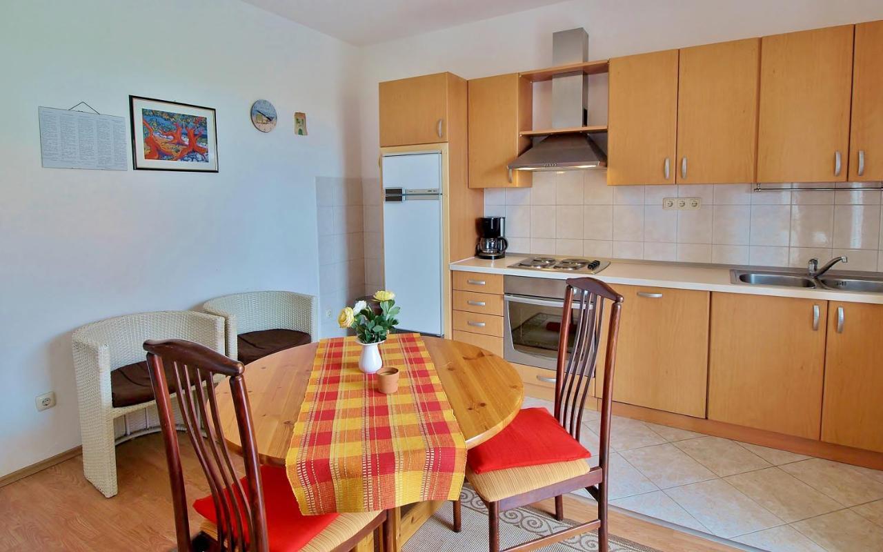 Apartments Biserka ラブ エクステリア 写真